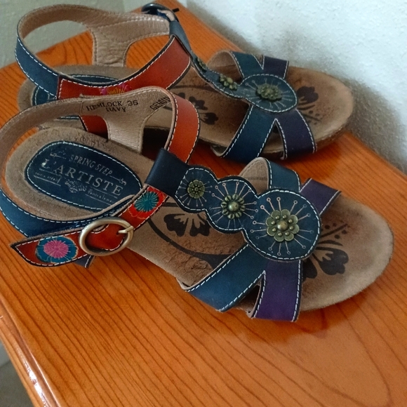 Spring Step sandals - Picture 3 of 3